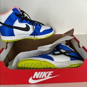 Women’s Nike Dunks size 7